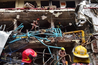 バングラデシュの衣料品工場で爆発、13人死亡約50人負傷