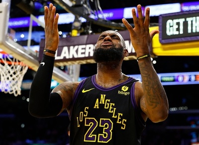 レイカーズがインシーズンT決勝進出 レブロン30得点