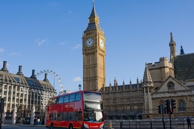 ロンドン市バス、スマホやデビットカードで乗車可能に NFCに対応