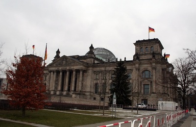 独警察が中国人観光客逮捕　ナチス式敬礼で