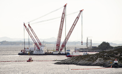 ノルウェー艦とタンカーの衝突事故、主な原因は人的要因 事故調