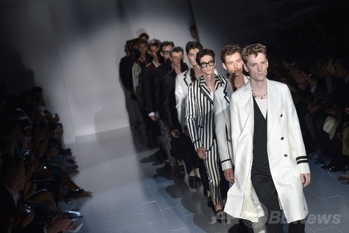 ストライプの差し込み具合で新たなマリンルック表現 グッチ 15年春夏メンズ 写真41枚 ファッション ニュースならmode Press Powered By Afpbb News