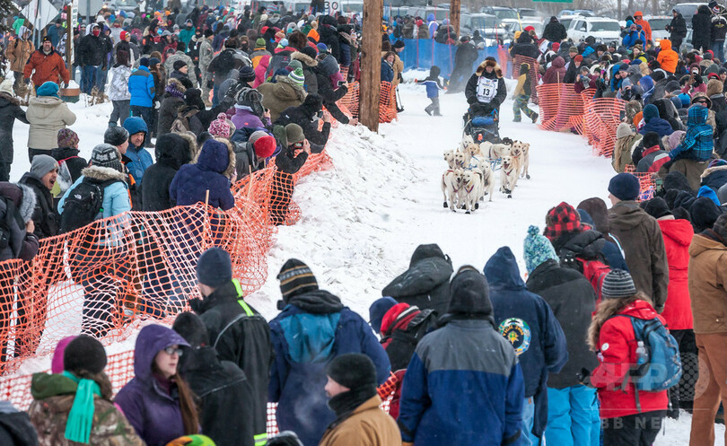 女性犬ぞり師の本多さん、1600キロの米レースを無事完走