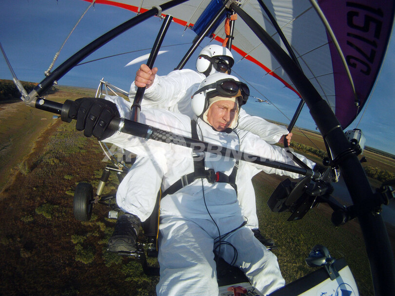 プーチン大統領のツル誘導飛行、大失敗に終わる