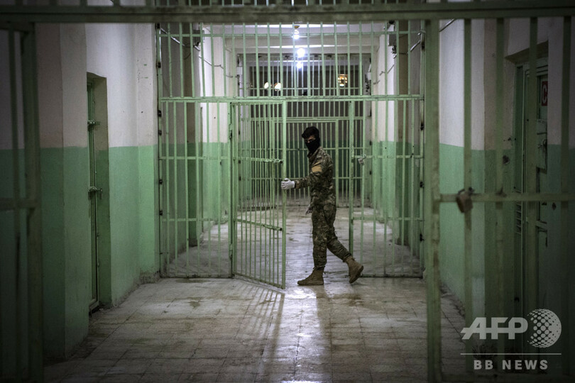 過密と悪臭 「IS戦闘員」収容施設の内側 シリア【再掲】