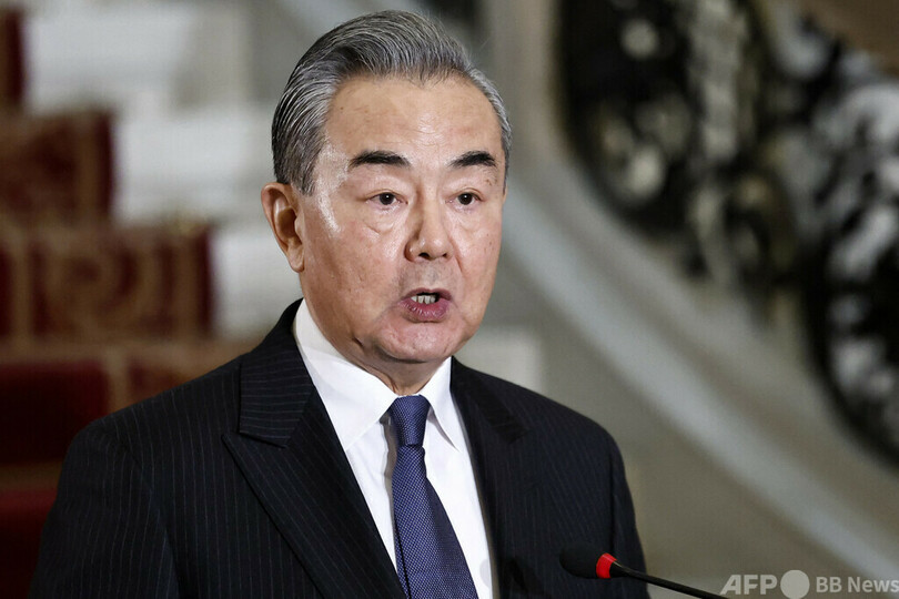 カナダは「ライバルでも敵でもない」 中国外相