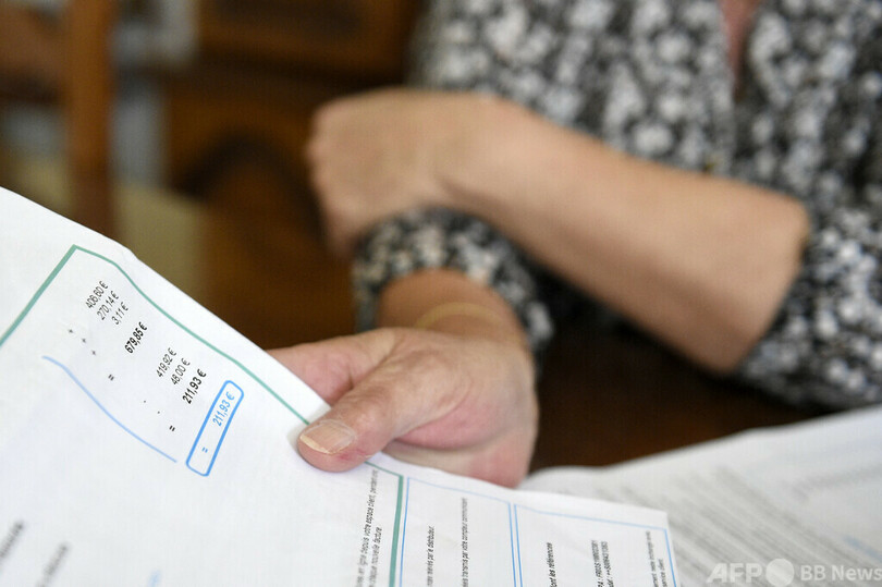欧州の年間光熱費、低所得者の月給上回る 調査
