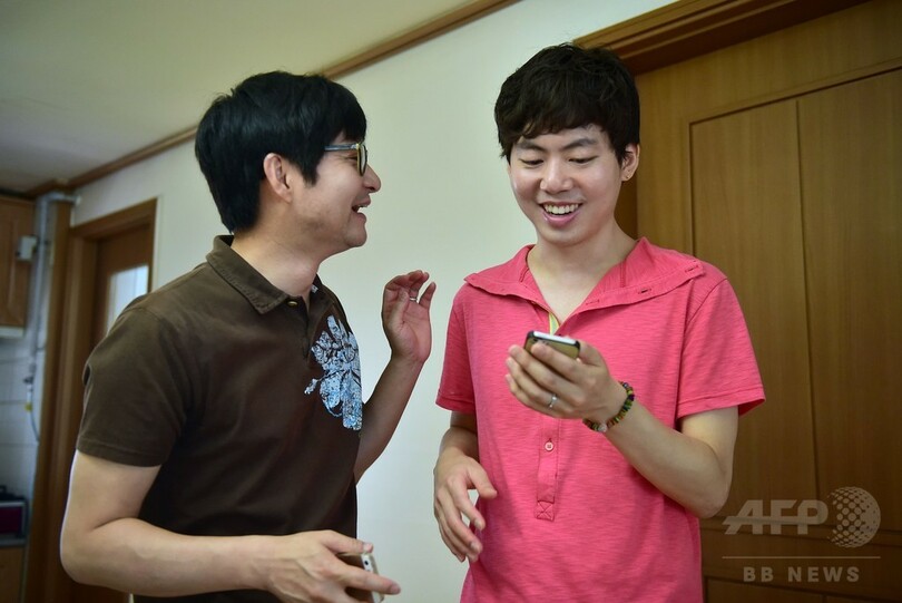 同性愛者の権利向上へ、韓国の保守社会に挑む活動家カップル