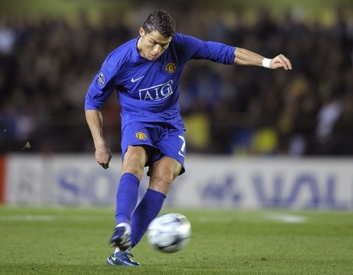 クリスティアーノ・ロナウド 2008年のバロンドールを受賞 写真2枚 国際