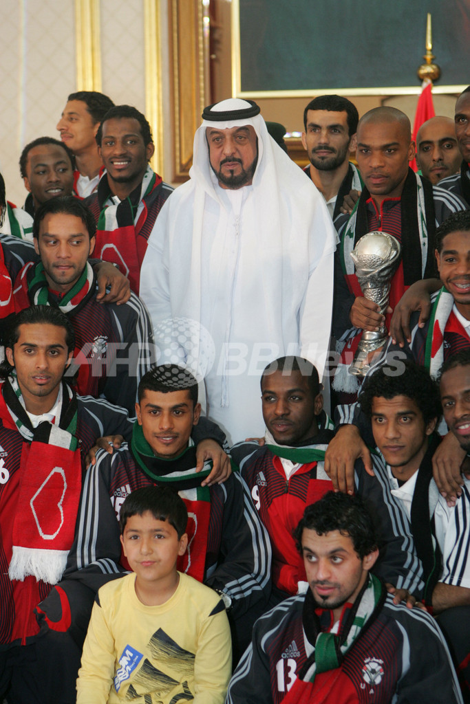 サッカー ガルフカップ07 Uae 大統領に優勝を報告 Uae 写真2枚 国際ニュース Afpbb News