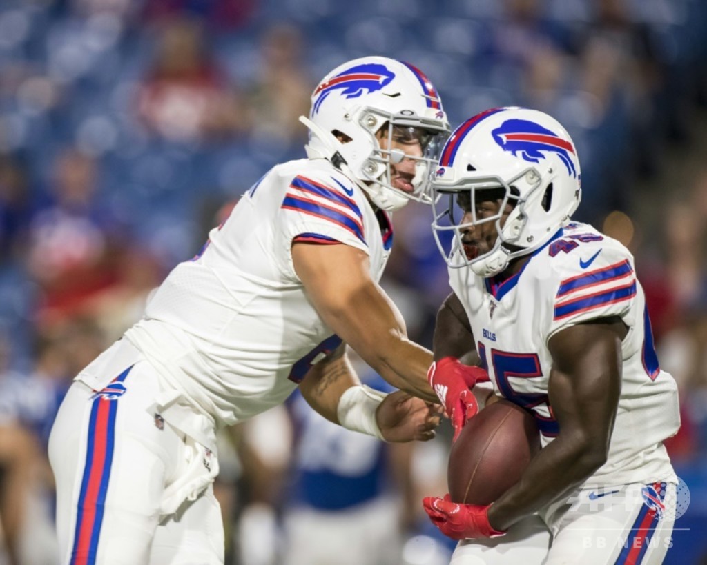 NFLに挑戦するラグビー元イングランド代表、ファーストプレーでTD NFLに挑戦するラグビー元イングランド代表、ファーストプレーでTD