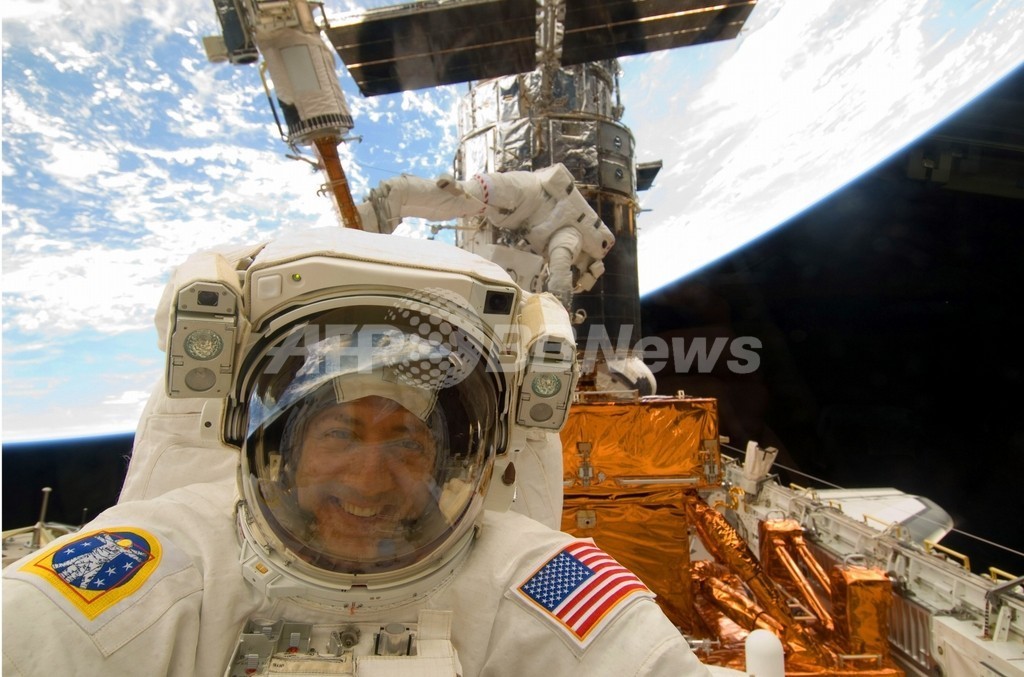 「エンデバー」搭乗クルーが宇宙から回答、ツイッターで質問受付中 「エンデバー」搭乗クルーが宇宙から回答、ツイッターで質問受付中