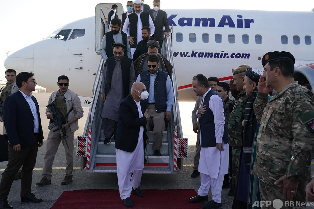 アフガン大統領、窮地の北部都市訪問 対タリバン戦で軍激励