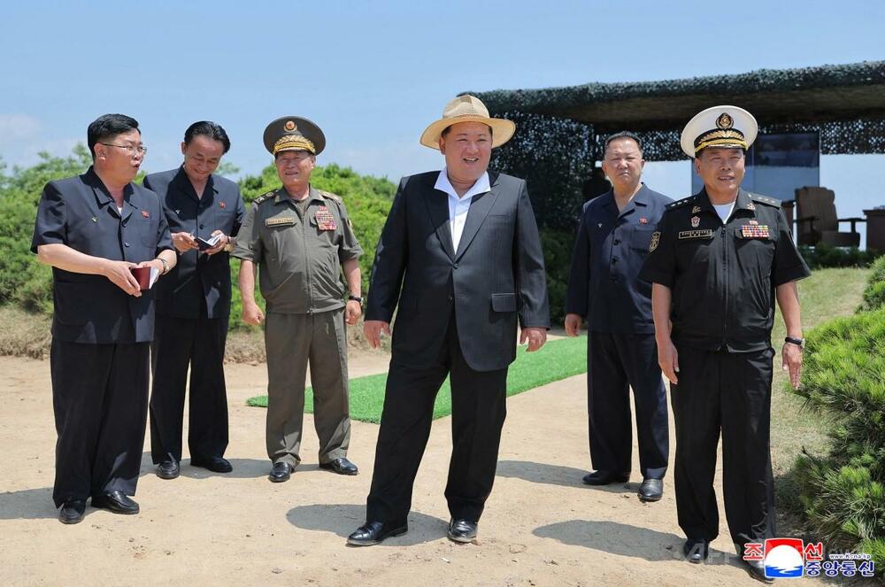金正恩氏、駆逐艦「姜健」巡航ミサイル試験を視察 「絶対的な力」保有へ決意