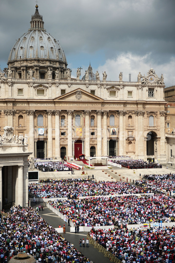 ローマ法王、約800人を聖人に 中絶反対を明言