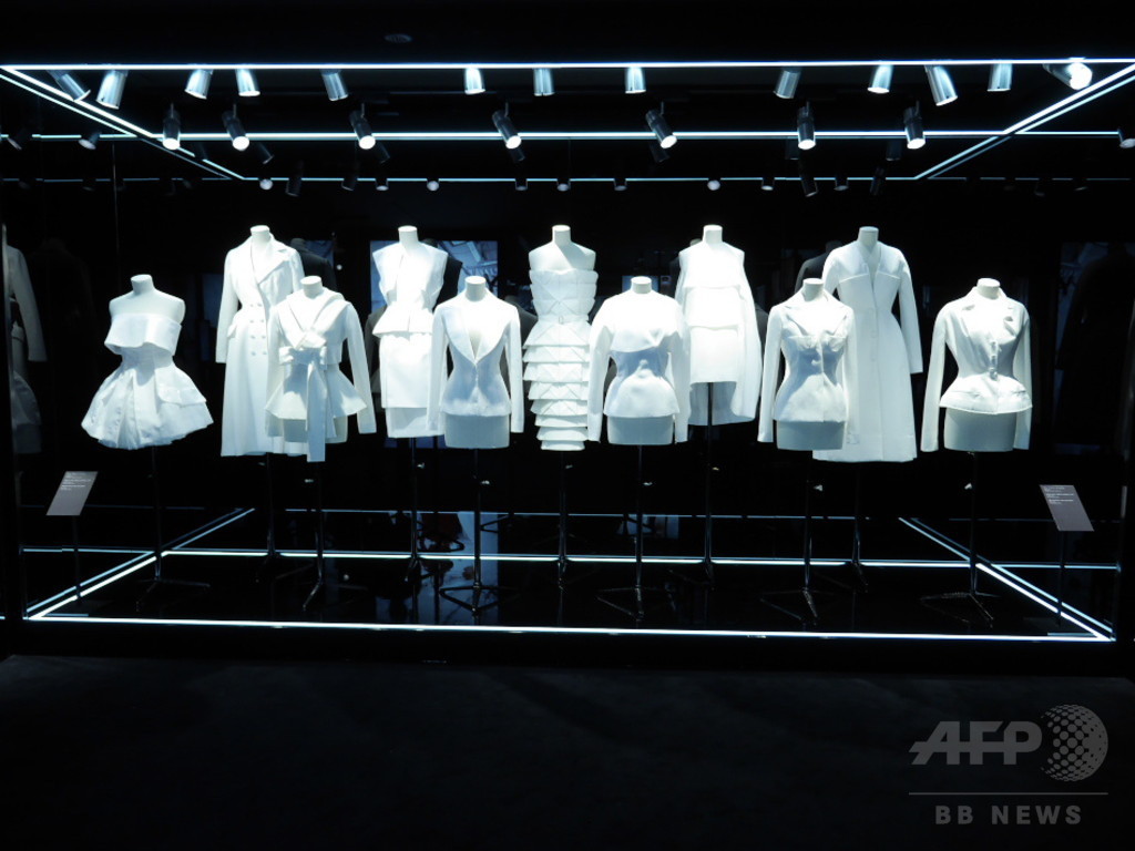 ディオールのエスプリを過去現在未来で体現、1月4日まで