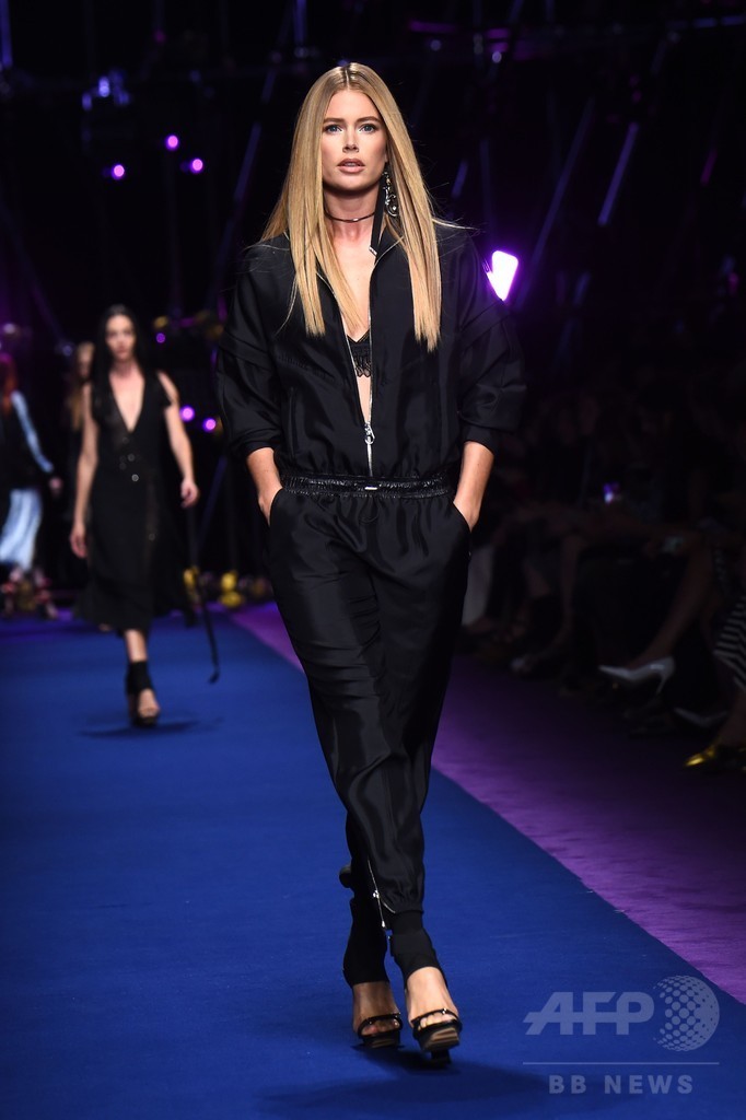 「ヴェルサーチ」17年春夏