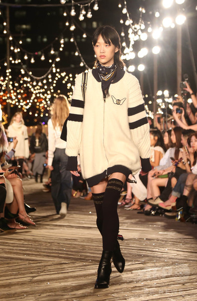 「トミー ヒルフィガー」17年春夏