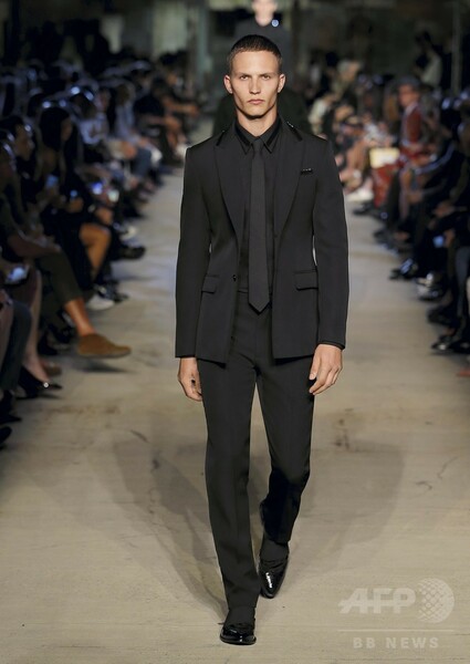 「ジバンシィ」16年春夏コレクション