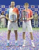 男子テニス、マハラシュトラ・オープン、シングルス決勝。トロフィーを手にポーズをとるイボ・カルロビッチ（左）とケビン・アンダーソン（2019年1月5日撮影）。(c)STR / AFP