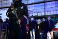 トルコ・イスタンブールで、襲撃されたナイトクラブを警備する警察官ら（2017年1月1日撮影）。(c)AFP/YASIN AKGUL