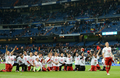 サッカー欧州チャンピオンズリーグ2011-12（UEFA Champions League 2011-12）は25日、準決勝第2戦が行われ、バイエルン・ミュンヘン（Bayern Munich）が2試合合計スコアを3-3として迎えたペナルティーキック（PK）戦でレアル・マドリード（Real Madrid）に3-1で勝利し、決勝進出を決めた。

PK戦の末に決勝進出を決め、サポーターの前で歓喜するバイエルン・ミュンヘンのバスティアン・シュバインシュタイガー（Bastian Schweinsteiger、右）と選手（2012年4月25日撮影）。(c)AFP/CHRISTOF STACHE