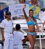 コロンビア・カルタヘナ（Cartagena）で13～15日、ミス・コロンビア（Miss Colombia）の選考会を前にイベントが開かれ、各州が誇る美女たちが水着や手作りのコスチュームを着て思い思いのアピールをした（2009年11月14日撮影）。(c)AFP/Rodrigo ARANGUA