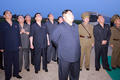 北朝鮮西部で行われた新型戦術誘導ミサイル発射を視察する、金正恩朝鮮労働党委員長。朝鮮中央通信（KCNA）提供（2019年8月6日撮影、7日公開）。(c)AFP PHOTO/KCNA VIA KNS