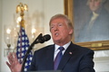 米首都ワシントンのホワイトハウスで、シリアへの攻撃を開始したと演説するドナルド・トランプ大統領（2018年4月13日撮影）。(c)AFP PHOTO / Mandel NGAN