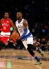 NBAオールスターゲーム2016。ドリブルでボールを運ぶクリーブランド・キャバリアーズのレブロン・ジェームズ（2016年2月14日撮影）。(c)AFP/Getty Images/Elsa