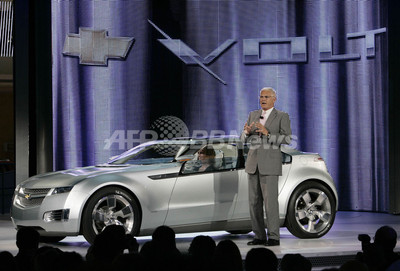 GMがハイブリッド車「Chevrolet Volt」を披露 - 米国