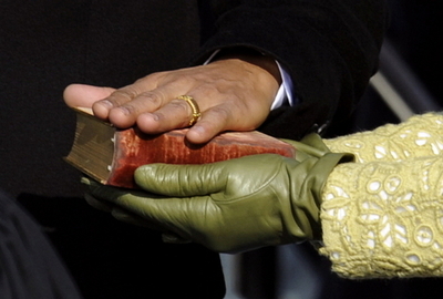 オバマ大統領、就任宣誓をやり直し 最高裁長官の語順ミスで