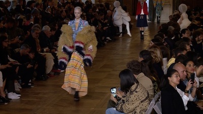 動画：「トム ブラウン」18年春夏パリ