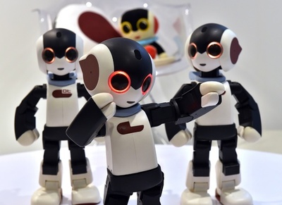 ロボットとのひととき、銀座に「Robi Cafe」オープン