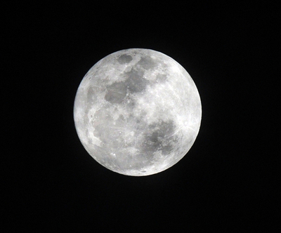 月の起伏は「第2の月」の衝突でできた？ 米チームが新説