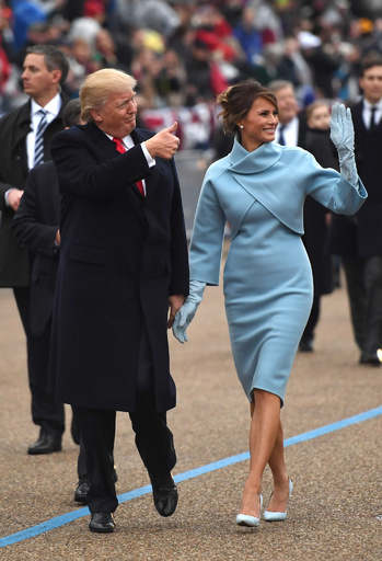 メラニア夫人、就任式で着た服はラルフローレン 絶賛の声