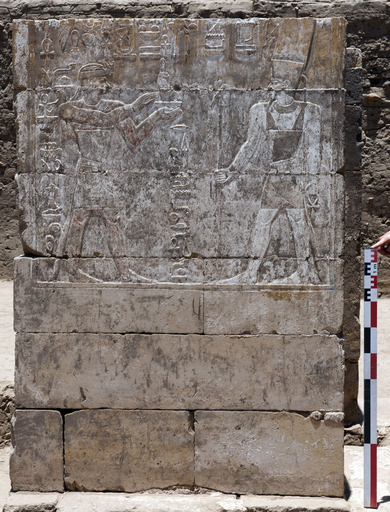 エジプト・ルクソールで2700年前の宝物殿の門を発掘