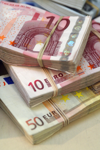 夫の愛を試すため自身の誘拐事件をでっちあげ、スペイン