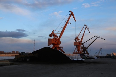 中国の7月の石炭輸入49%増 猛暑で電力需要急増