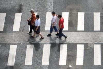 視覚障害者用の初のスマート横断歩道が開通 中国・広西南寧