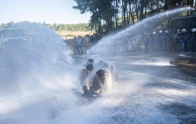 炭鉱拡張のための森林伐採に反対、デモ隊と治安部隊衝突 トルコ