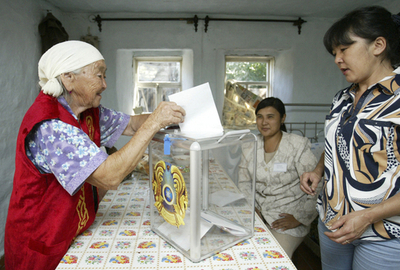 カザフスタン下院選、民主化前進への試金石