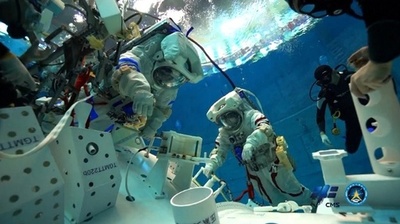 中国の宇宙飛行士の訓練が公開に