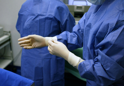 17歳の乳房除去手術、裁判所が認める 豪州