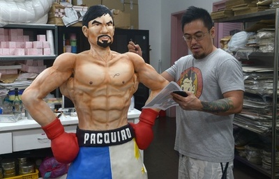 「世紀の一戦」前に等身大のケーキを公開、マニラ