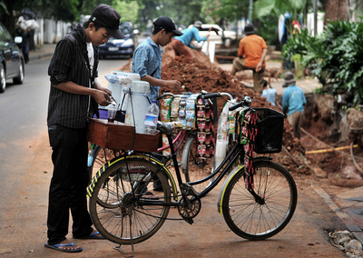 庶民に人気の「スターバイクス」コーヒー、インドネシア