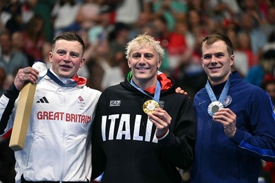 マルティネンギが100m平泳ぎ金 ピーティの3連覇阻む パリ五輪