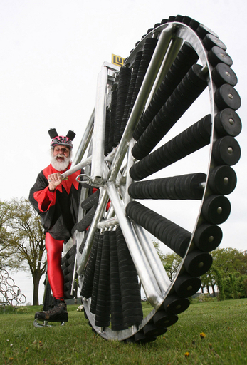 名物「悪魔おじさん」、新作自転車はアイスホッケー仕様？ ドイツ