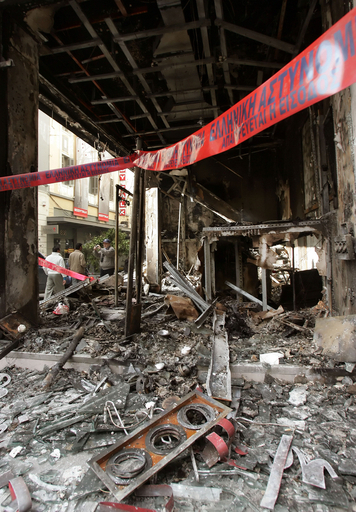 警官が15歳射殺、ギリシャ各地で抗議行動　一部暴動化も