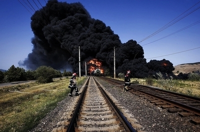グルジアで燃料輸送列車が大爆発、線路上の地雷に接触